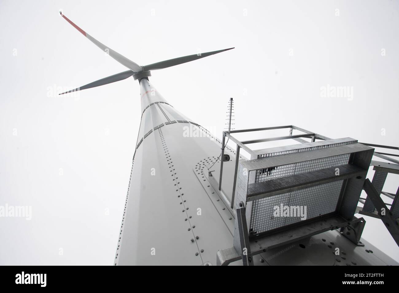 Fin octobre 2023, la centrale éolienne la plus puissante de République tchèque, avec une capacité installée de 4,2 mégawatts (MW), commencera à fonctionner Banque D'Images