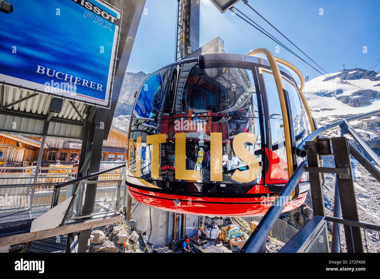 Le Titlis Rotair, un téléphérique tournant sur le mont Titlis, une montagne dans les Alpes d'Uri entre les cantons d'Obwald et de Berne au-dessus du village d'Engelberg Banque D'Images