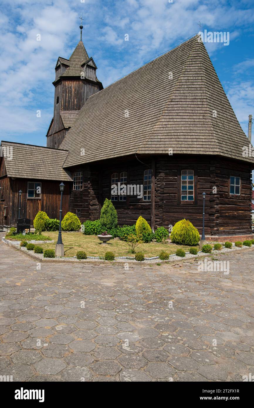Schoenfeld Rough Timber Church of the Holy Trinity, un édifice classé de 1623 à Krzywiczyny (Schoenfeld), district de Kluczbork, Pologne. Banque D'Images