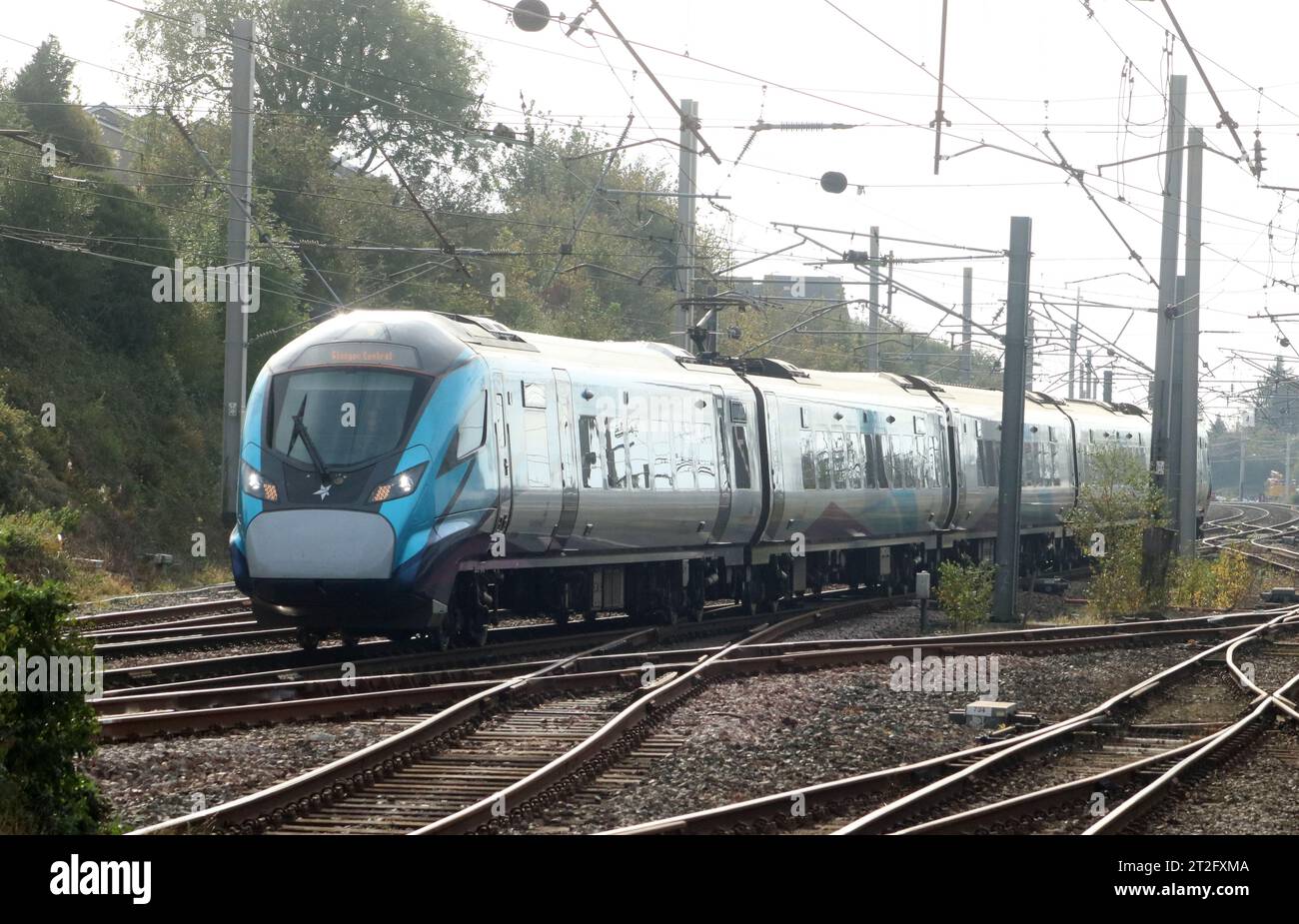 TransPenine Express classe 397 civity emu passant Carnforth North Junction sur la West Coast main Line avec train express de passagers, le 18 octobre 2023. Banque D'Images