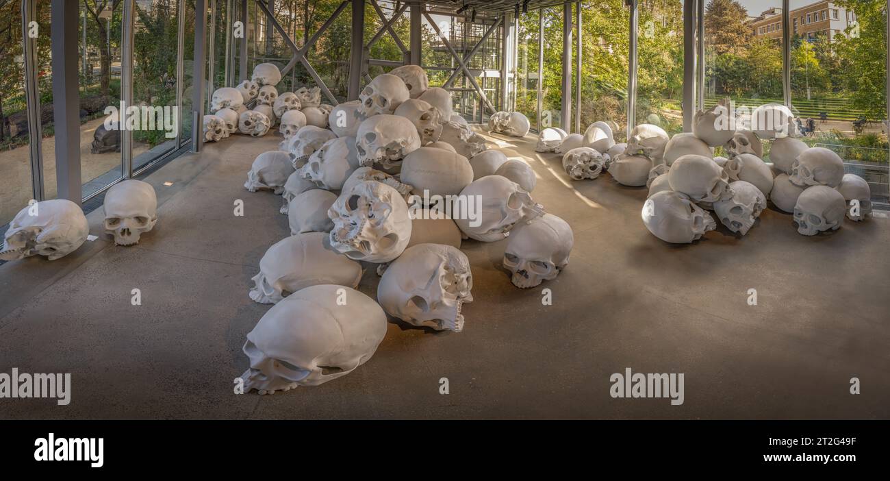 Ron mueck man in boat Banque de photographies et d’images à haute