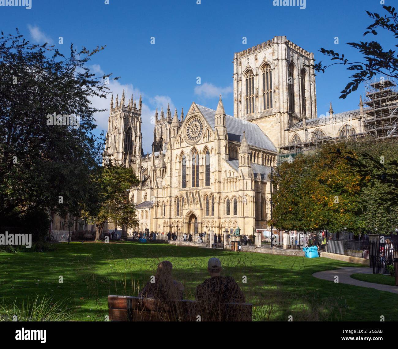York Minster, aspect sud vu du nouveau jardin Banque D'Images