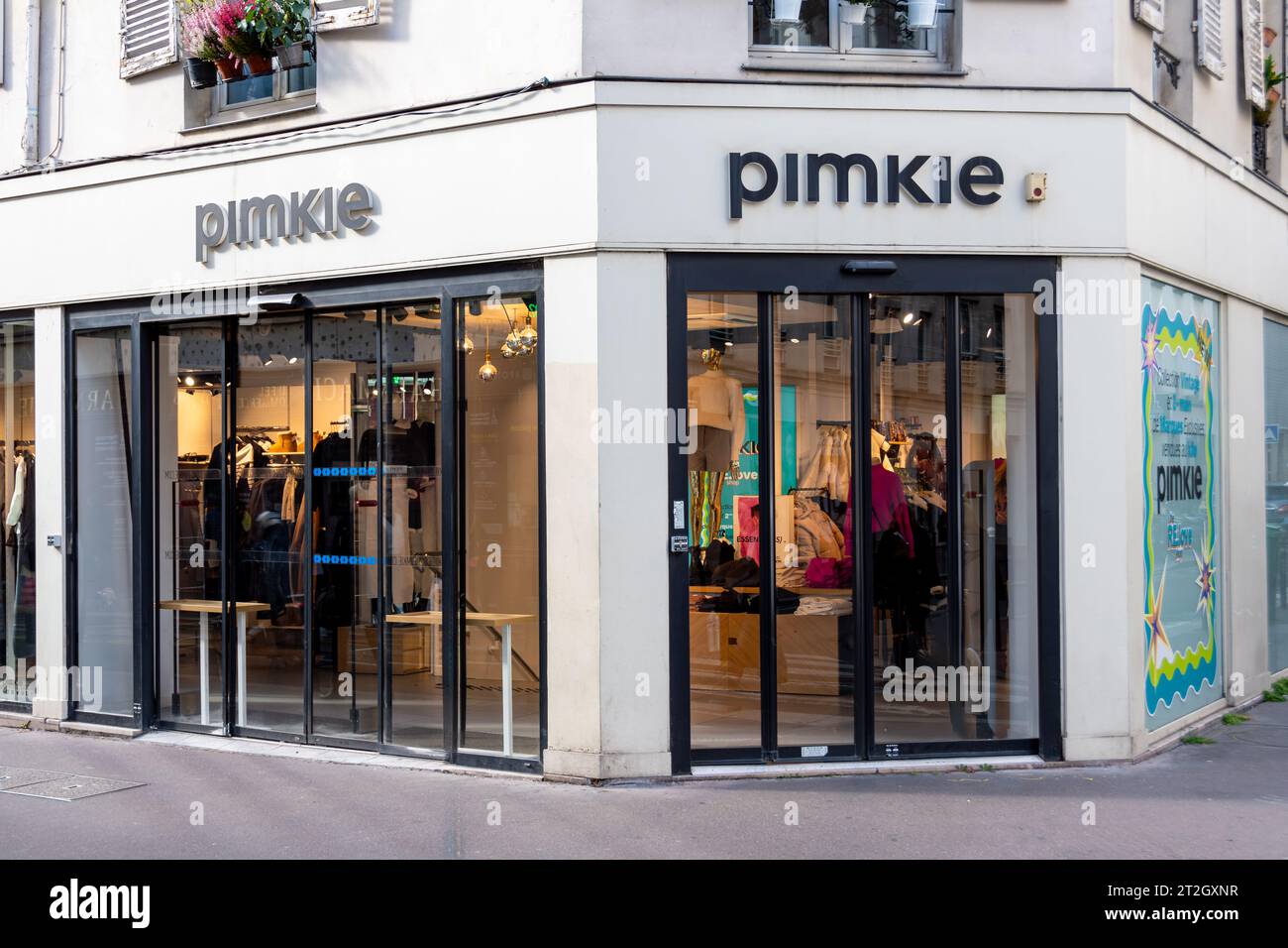 Pimkie store Banque de photographies et d'images à haute résolution - Alamy