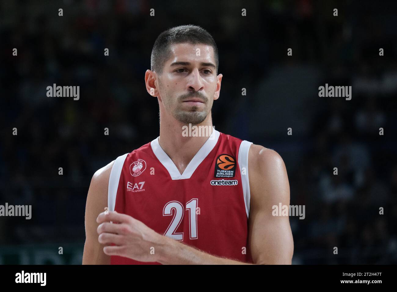 Diego Flaccadori de EA7 Emporio Armani Milan réagit lors du match de Turkish Airlines Euroleague entre le Real Madrid et EA7 Emporio Armani Milan AT Banque D'Images