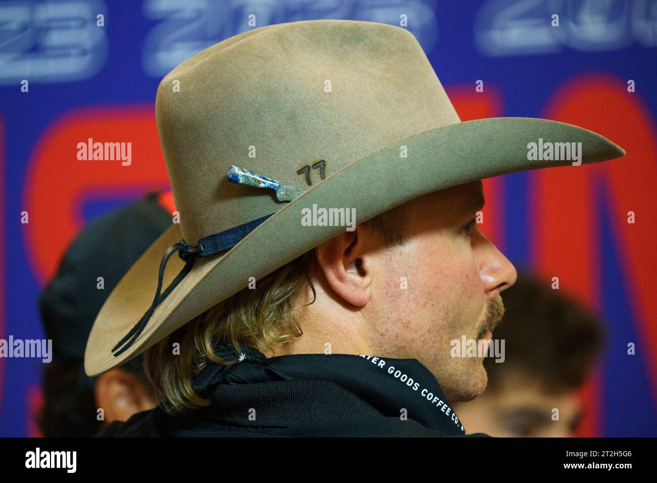 Austin, États-Unis. 19 octobre 2023. Le Stetson du pilote finlandais de Formule 1 Valtteri Bottas de Alfa Romeo F1 Team Stake est vu lors d'une conférence de presse avant le Grand Prix de Formule 1 des États-Unis sur le circuit des Amériques à Austin, Texas, le 19 octobre 2023. Photo de Greg Nash/UPI crédit : UPI/Alamy Live News Banque D'Images