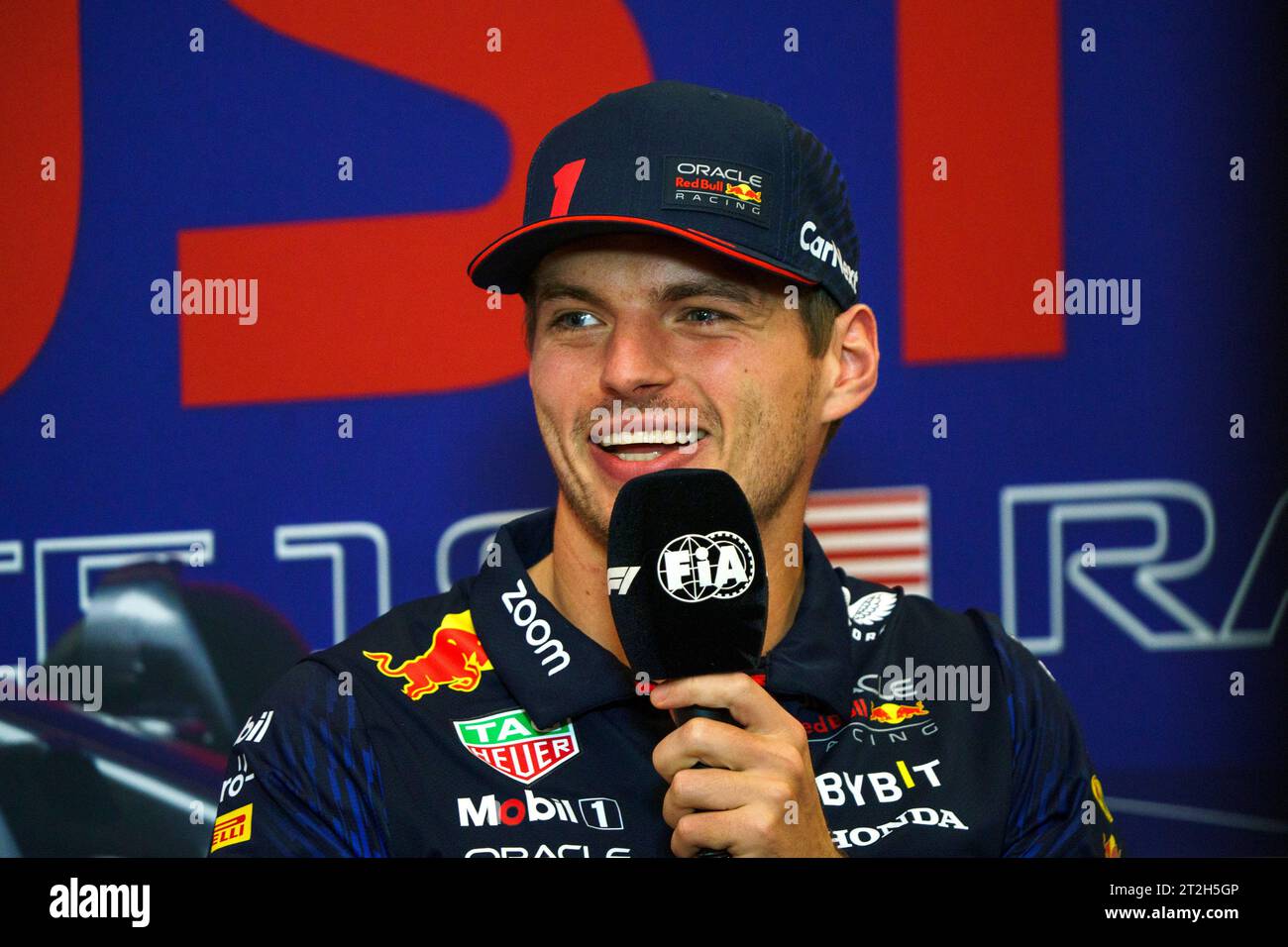 Austin, États-Unis. 19 octobre 2023. Le pilote néerlandais de Formule 1 Max Verstappen de Red Bull Racing réagit lors d'une conférence de presse avant le Grand Prix de Formule 1 des États-Unis sur le circuit des Amériques à Austin, Texas, le 19 octobre 2023. Photo de Greg Nash/UPI crédit : UPI/Alamy Live News Banque D'Images
