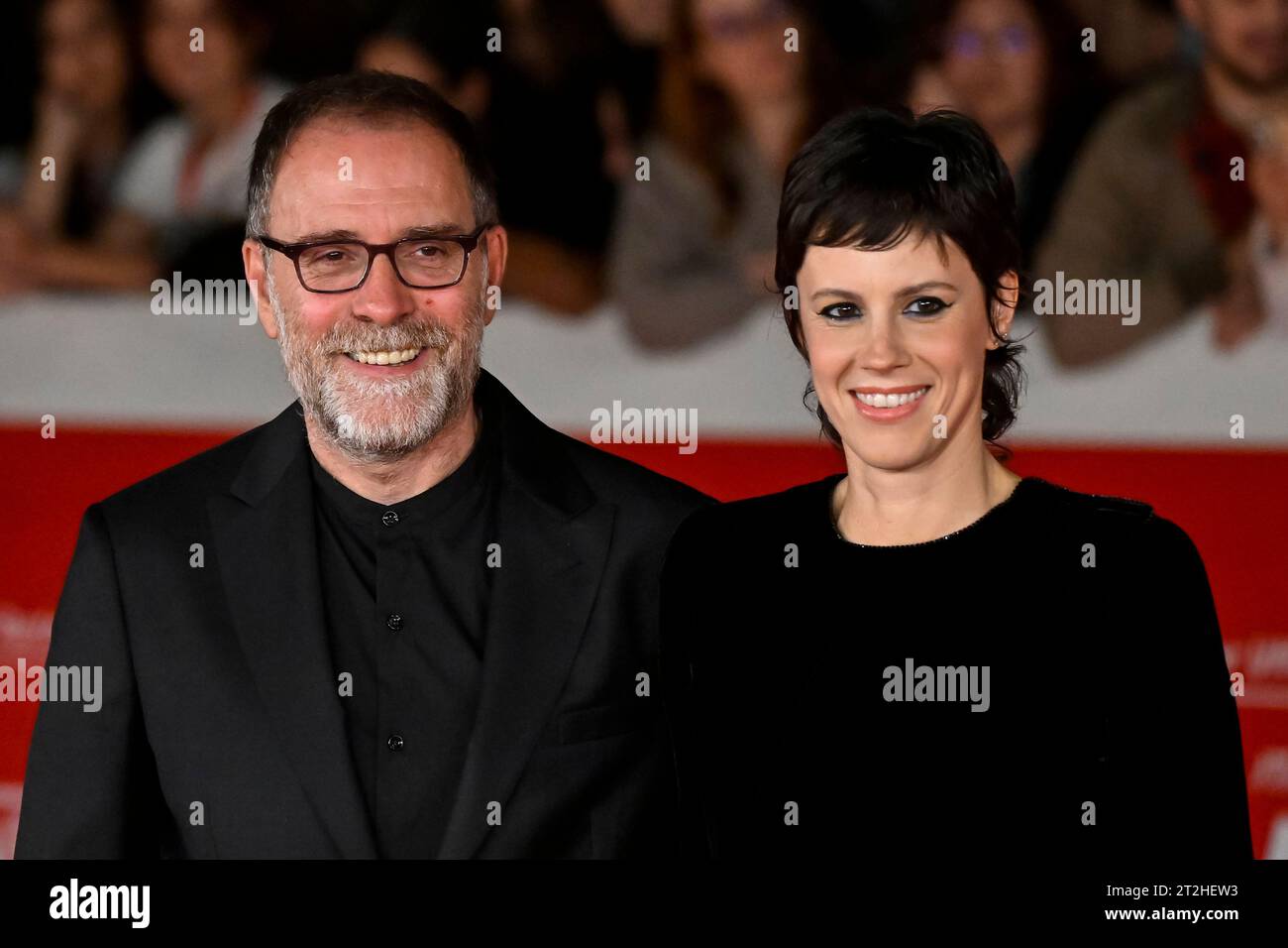 Rome, Italie. 19 octobre 2023. L'acteur Valerio Mastandrea et l'actrice Chiara Martegiani assistent au tapis rouge du film 'Diabolik chi SEI' lors du 18e Festival du film de Rome à l'Auditorium Parco Della Musica le 19 octobre 2023 à Rome, Italie. Crédit : Insidefoto di andrea staccioli/Alamy Live News Banque D'Images