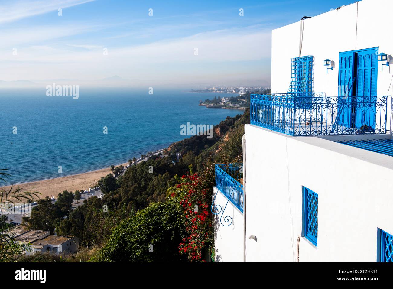 Sidi Bou Said, Tunisie, Afrique. Une charmante ville surplombant la Méditerranée. Banque D'Images