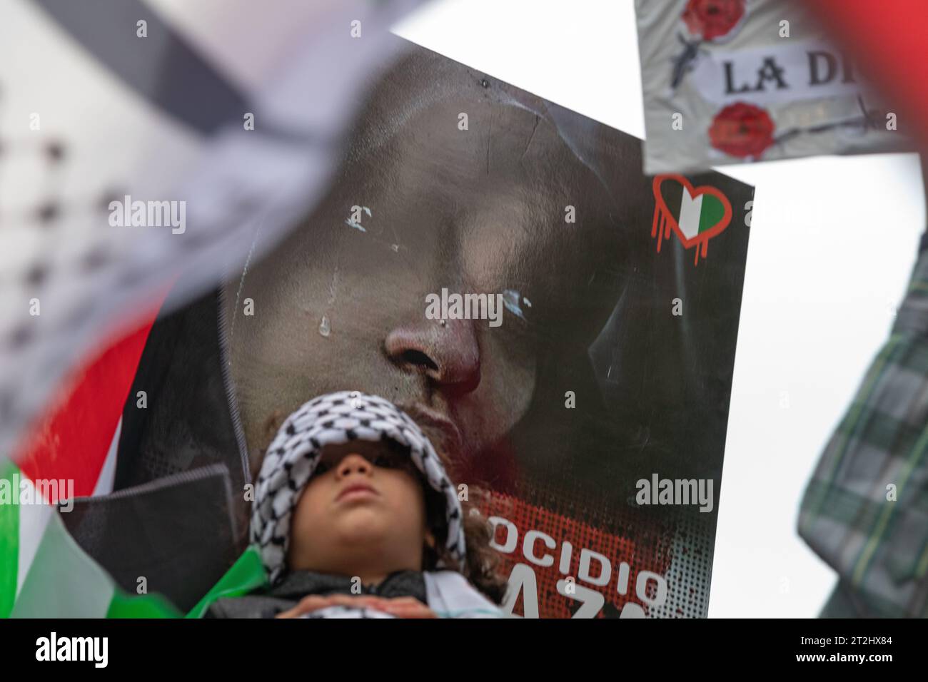 Santiago, région métropolitaine, Chili. 19 octobre 2023. Des membres de la communauté palestinienne manifestent devant l'ambassade d'Israël, contre ses actions militaires sur Gaza. Santiago, Chili. 19 octobre 2023. (Image de crédit : © Joshua Arguello/ZUMA Press Wire) USAGE ÉDITORIAL SEULEMENT! Non destiné à UN USAGE commercial ! Banque D'Images