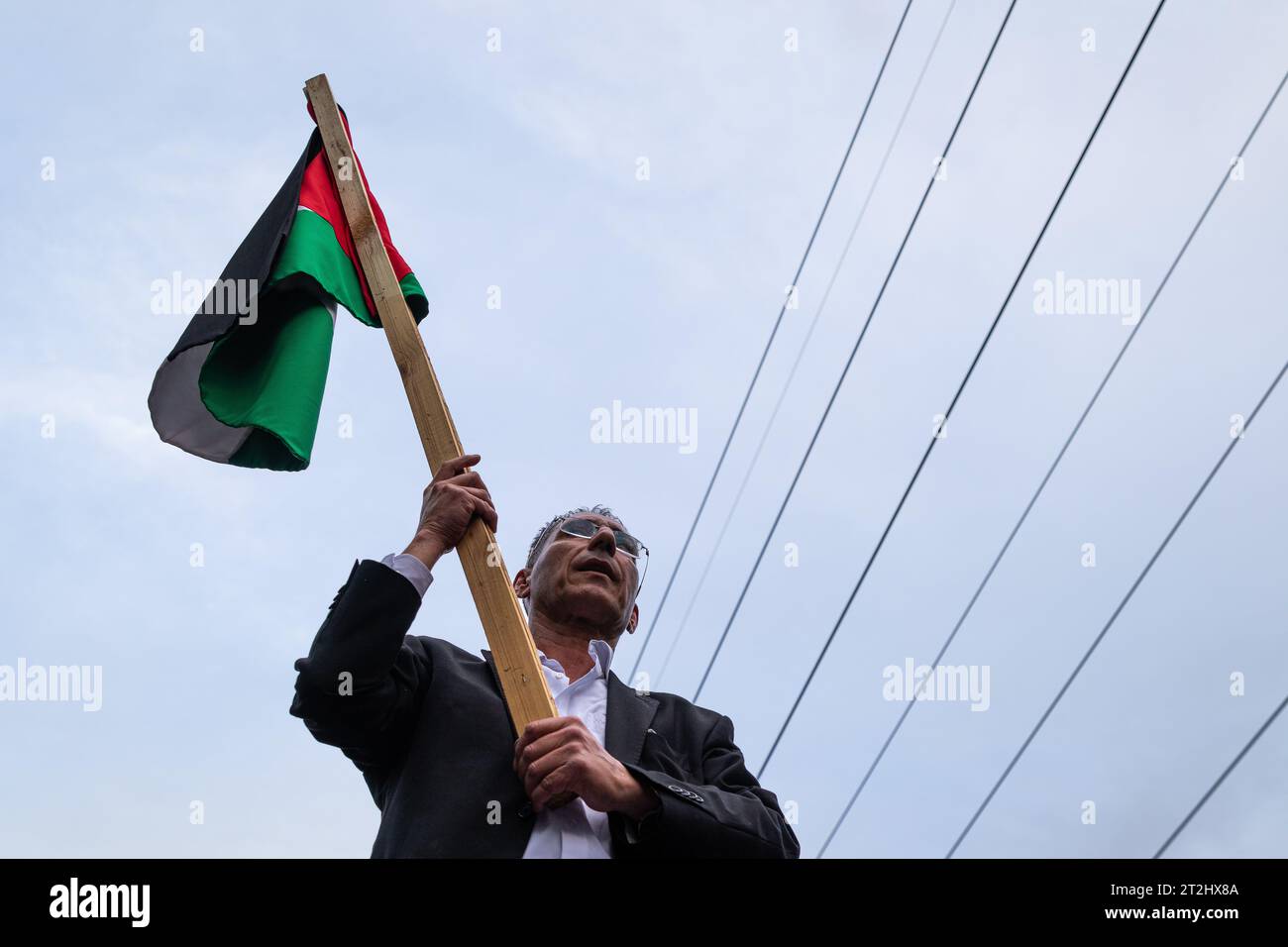 Santiago, région métropolitaine, Chili. 19 octobre 2023. Des membres de la communauté palestinienne manifestent devant l'ambassade d'Israël, contre ses actions militaires sur Gaza. Santiago, Chili. 19 octobre 2023. (Image de crédit : © Joshua Arguello/ZUMA Press Wire) USAGE ÉDITORIAL SEULEMENT! Non destiné à UN USAGE commercial ! Banque D'Images