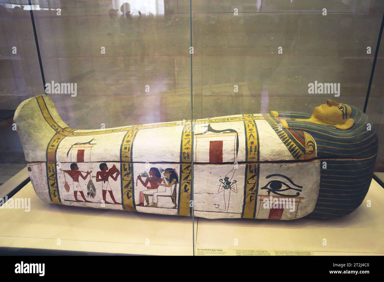 Cercueil égyptien du Louvre. Sarcophage égyptien au Musée du Louvre, Paris, France. Galerie égyptienne du Louvre. Banque D'Images