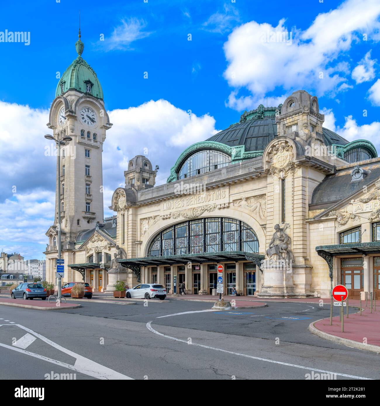 Gare de Limoges Bénédictins sur la ligne Orléans-Montauban. Par l’architecte Roger Gonthier mêlant art nouveau, art déco et néo-classicisme. Banque D'Images