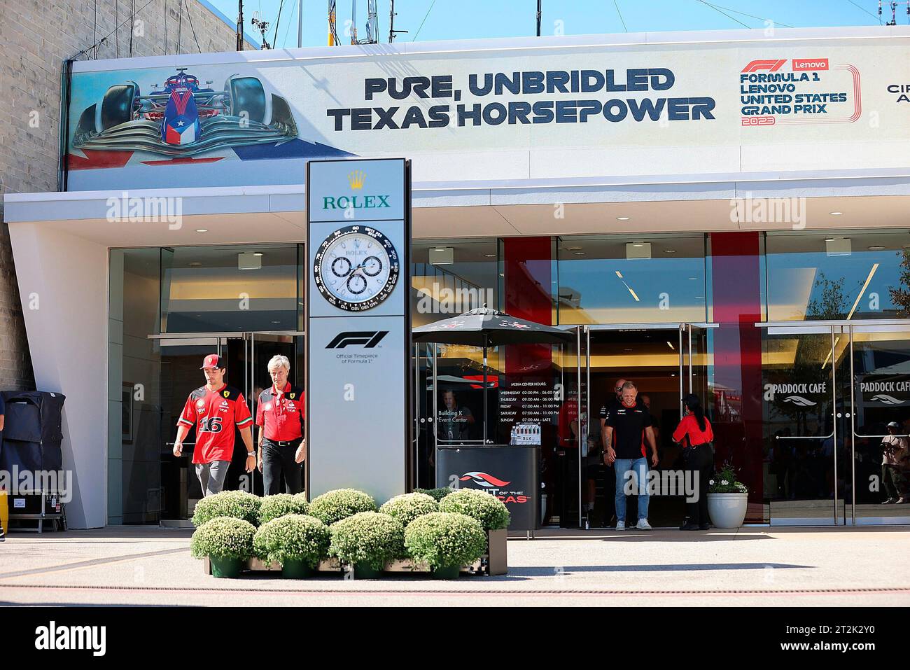 Austin, Vereinigte Staaten. 19 octobre 2023. 19 octobre 2023, circuit des Amériques, Austin, Grand Prix de Formule 1WRUnited States 2023, dans la photo Charles Leclerc (MCO), Scuderia Ferrari, Kevin Magnussen (DNK), Moneygram Haas F1 Team Credit : dpa/Alamy Live News Banque D'Images
