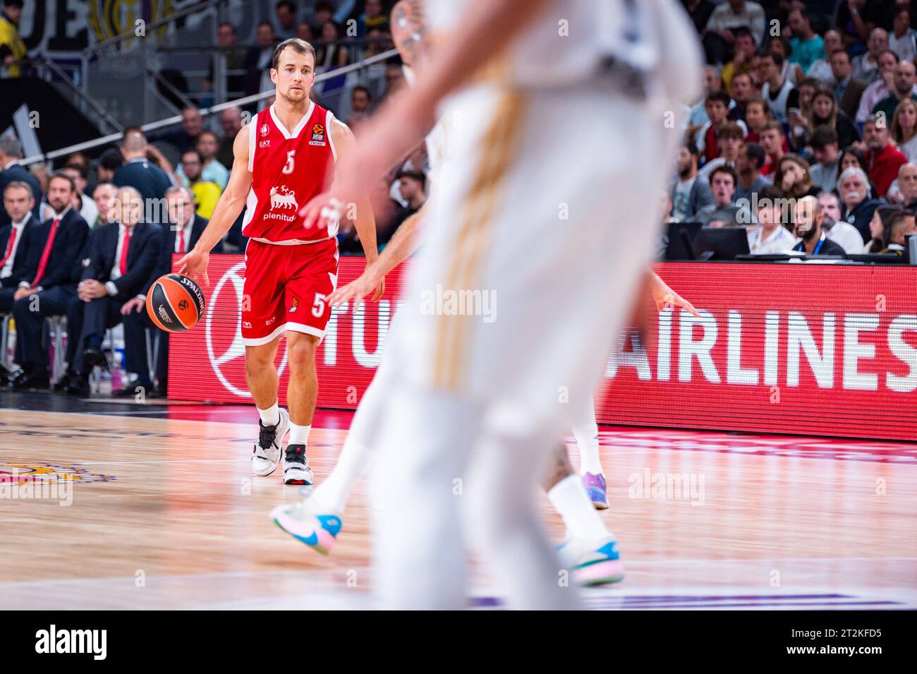 Madrid, Madrid, Espagne. 19 octobre 2023. Kevin Pangos (EA7 Emporio Armani Olimpia Milano) lors du match de basket-ball entre le Real Madrid et l'EA7 Emporio Armani Olimpia Milano valable pour la 04e manche de la compétition Euroleague disputée au Wizink Center de Madrid, Espagne le jeudi 19 octobre 2023 (crédit image : © Alberto Gardin/ZUMA Press Wire) À USAGE ÉDITORIAL SEULEMENT! Non destiné à UN USAGE commercial ! Banque D'Images