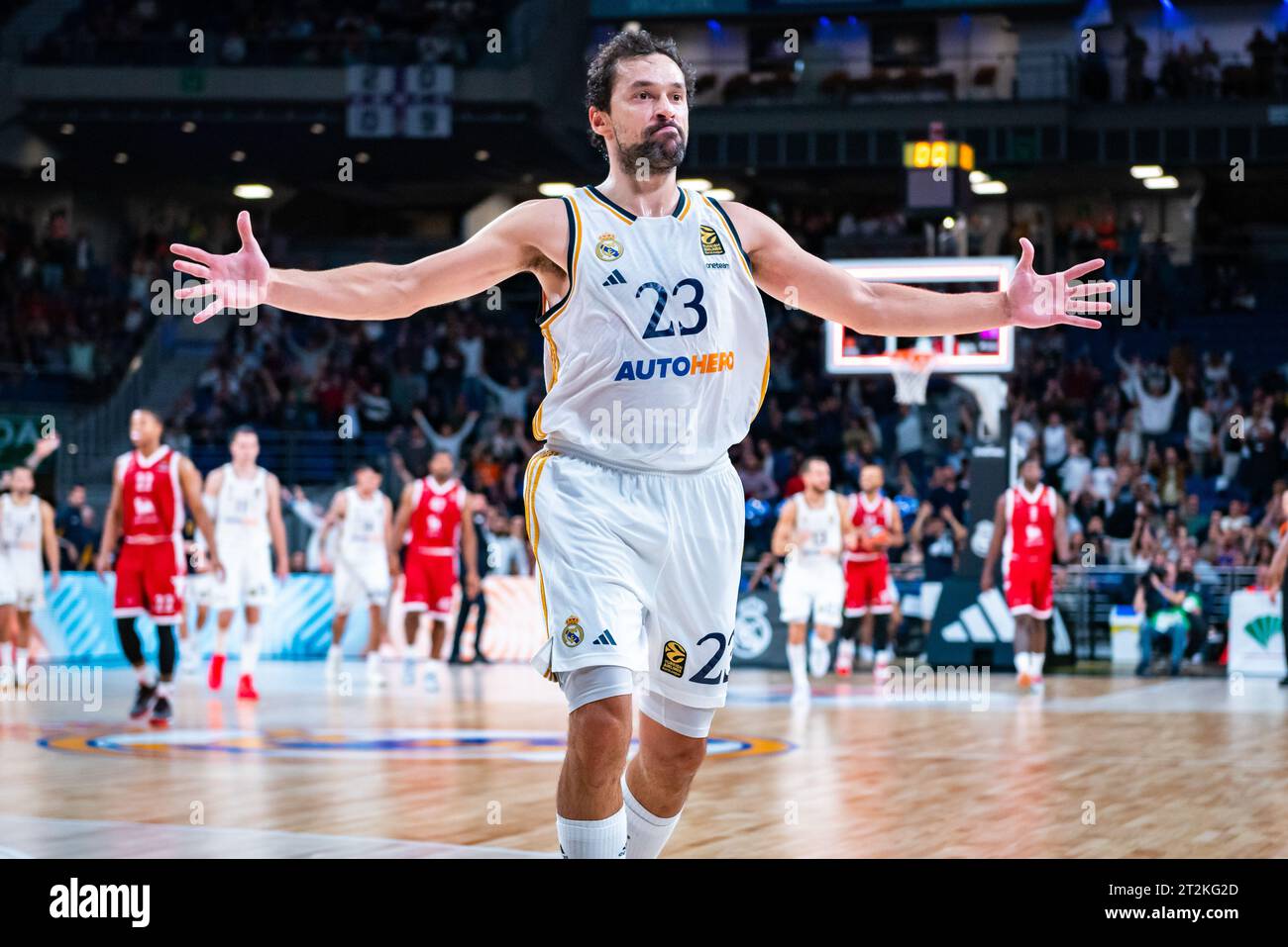 Madrid, Espagne. 19 octobre 2023. Sergio Llull (Real Madrid) célèbre son buzzer Beater à la fin de la première moitié du match de basket-ball entre le Real Madrid et EA7 Emporio Armani Olimpia Milano valable pour le tour 04 de la compétition Euroleague disputée au Wizink Center de Madrid, Espagne le jeudi 19 octobre 2023 crédit: Agence photo indépendante/Alamy Live News Banque D'Images