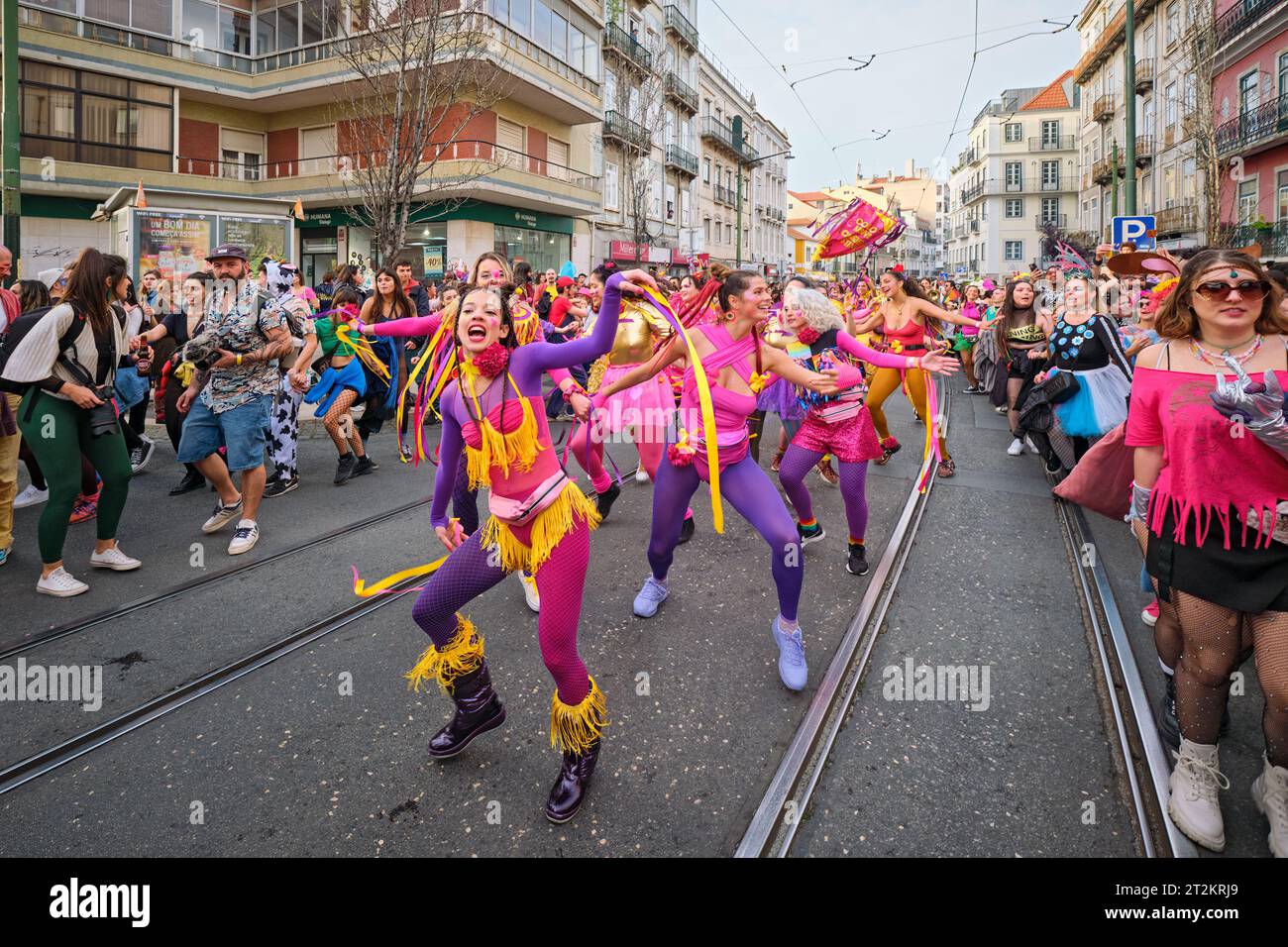 Défilé de carnaval dans les rues de Lisbonne par le collectif artistique clandestin Colombina Banque D'Images