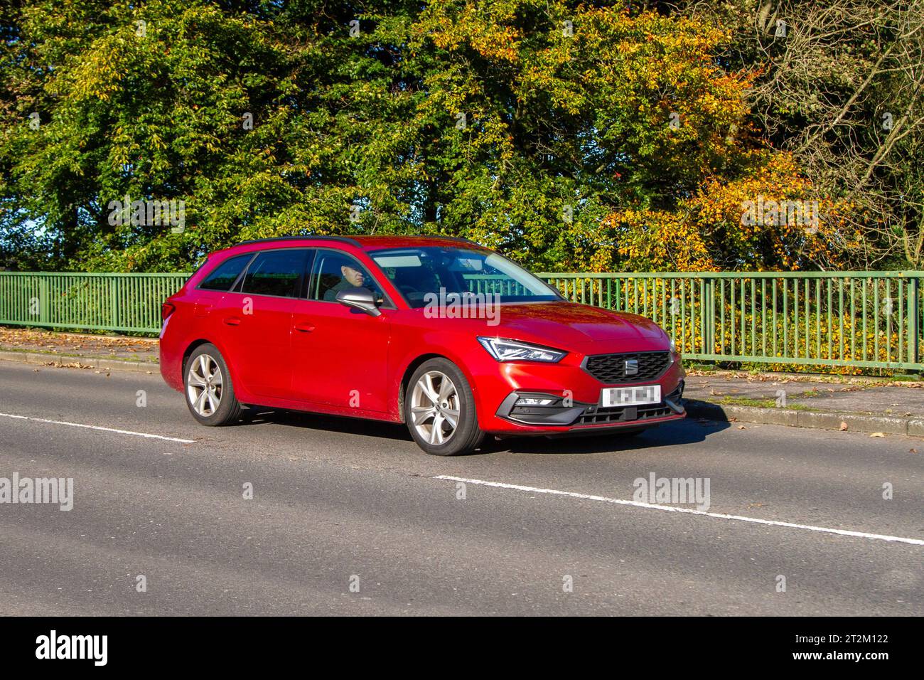 2021 Red Seat Leon FR ETSI S-A EVO 150 MHEV DSG Auto Start/Stop car EstateHybrid électrique 1498 cc Banque D'Images