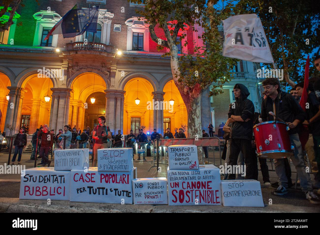 19 octobre 2023 - Rome, Italie : manifestation de mouvements pour le droit au logement. © Andrea Sabbadini Banque D'Images