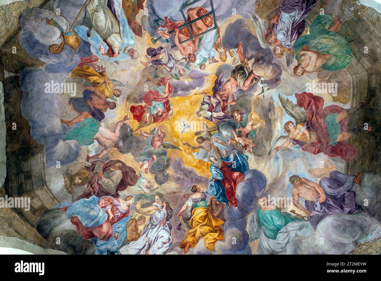 Vue du plafond décoré de fresques (par l'artiste allemand Johann Christoph Storer) de la chapelle Saint-Sixte dans la basilique Saint-Laurent à Milan, Lombar Banque D'Images