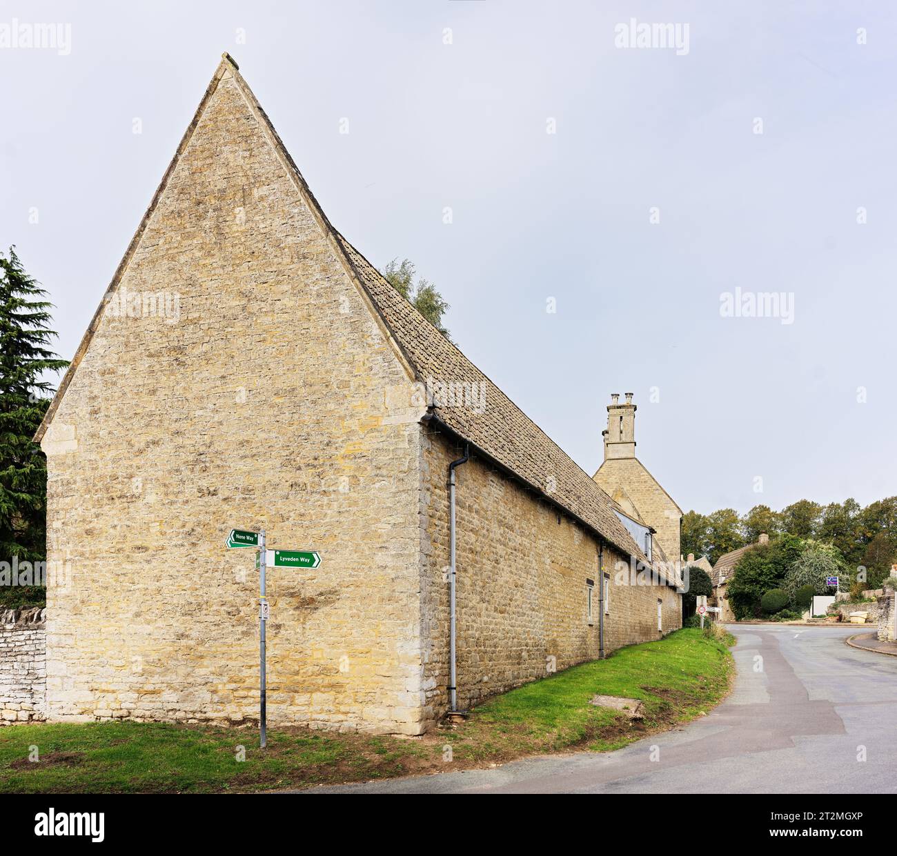 Une maison construite en pierre dans le village anglais de Wadenhoe, Northamptonshire, Angleterre. Banque D'Images