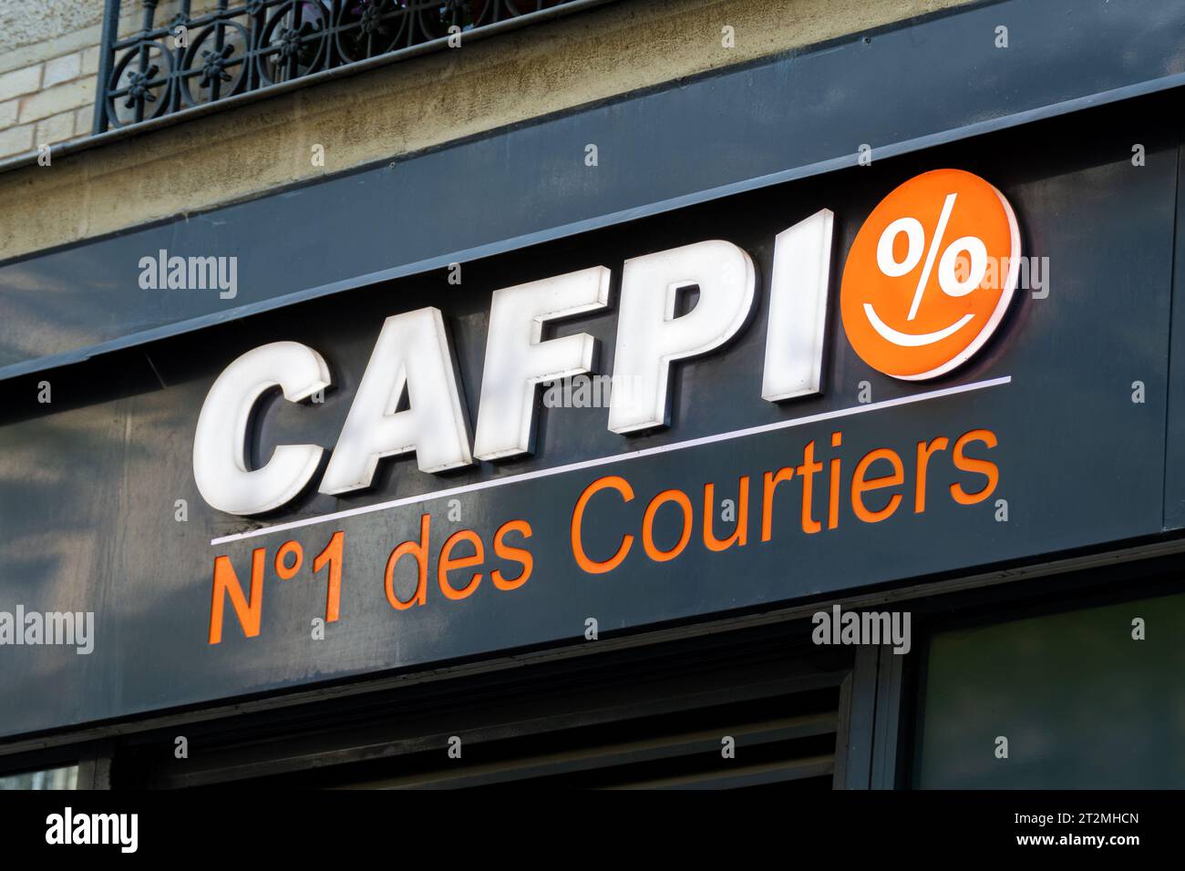Enseigne et logo d'une agence Cafpi. Cafpi est une société française de courtage en produits financiers, notamment en prêts immobiliers et hypothèques Banque D'Images