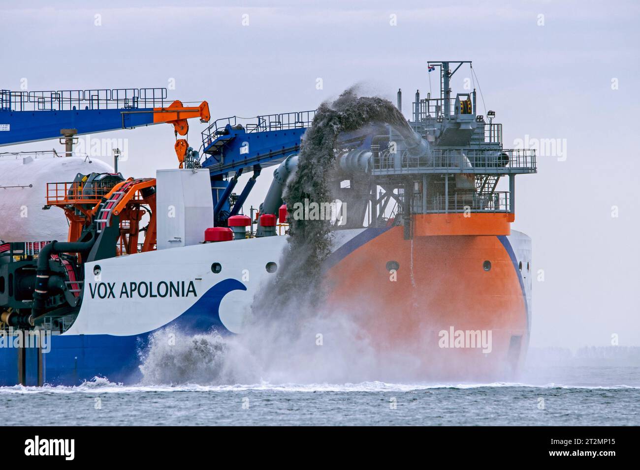 Dragueuse à trémie aspirante traînante Vox Apolonia de Van Oord, société néerlandaise de sous-traitance maritime spécialisée dans le dragage, Rainbench le long de la côte zélandaise Banque D'Images