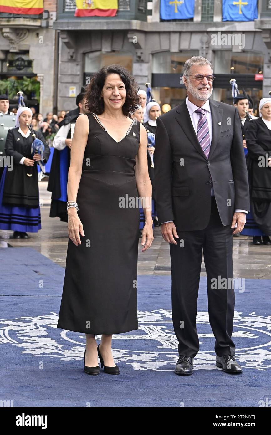 Oviedo, Espagne. 20 octobre 2023. Bonnie L. Bassler et E. Peter Greenberg lors des Prix Princesse des Asturies 2023 à Oviedo, le vendredi 20 octobre 2023 crédit : CORDON PRESSE/Alamy Live News Banque D'Images