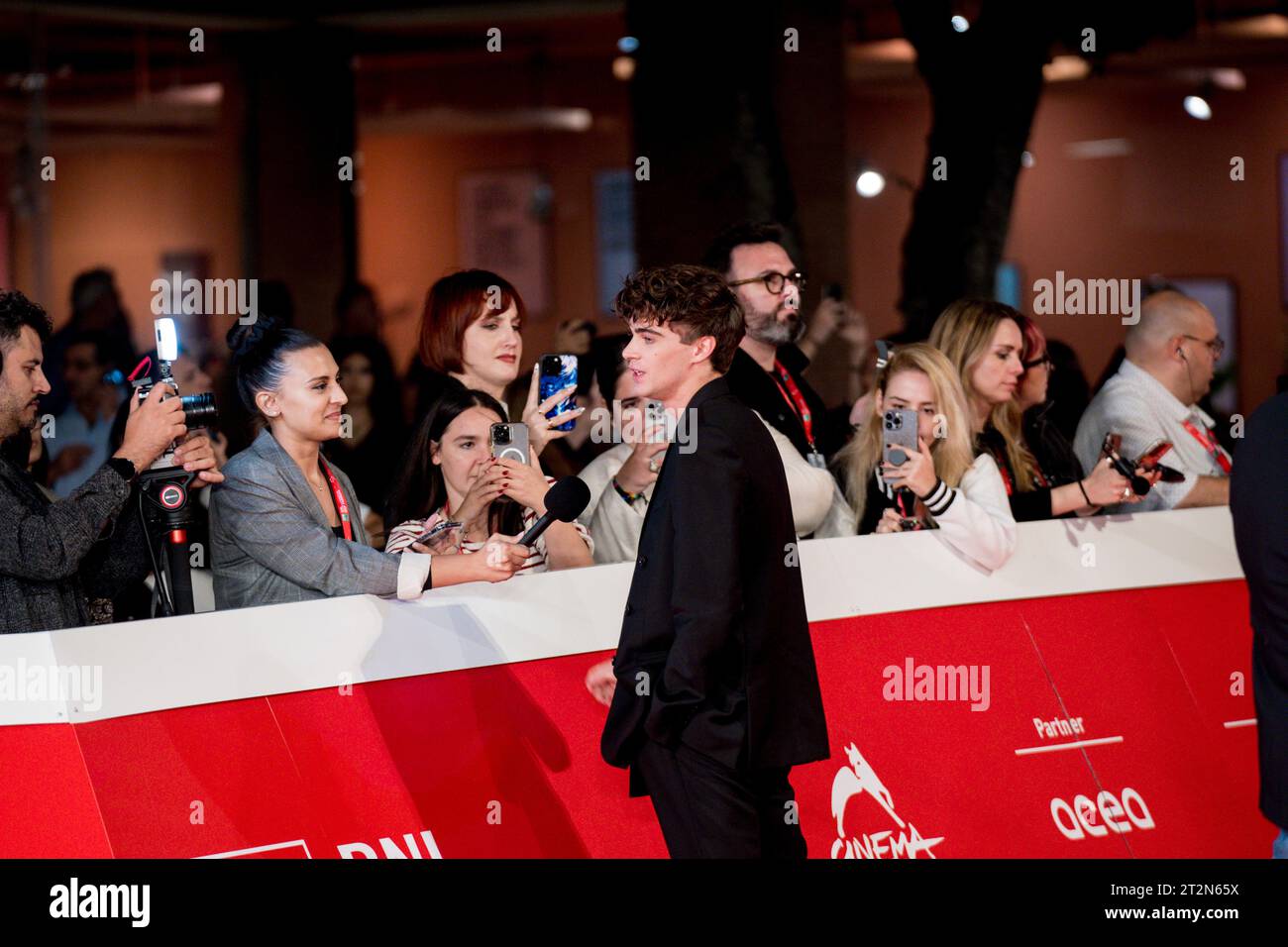 ROME, ITALIE - OCTOBRE 19 : Carolina Crescentini assiste à un tapis rouge pour le film 'Diabolik Chi SEI?' Pendant le 18e Festival du film de Rome à l'Auditorium Banque D'Images