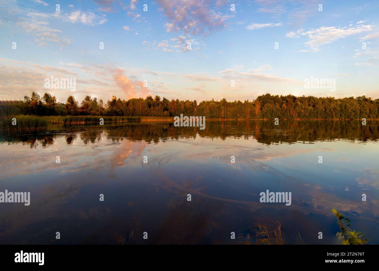 Paysage d'automne au bord du lac Banque D'Images