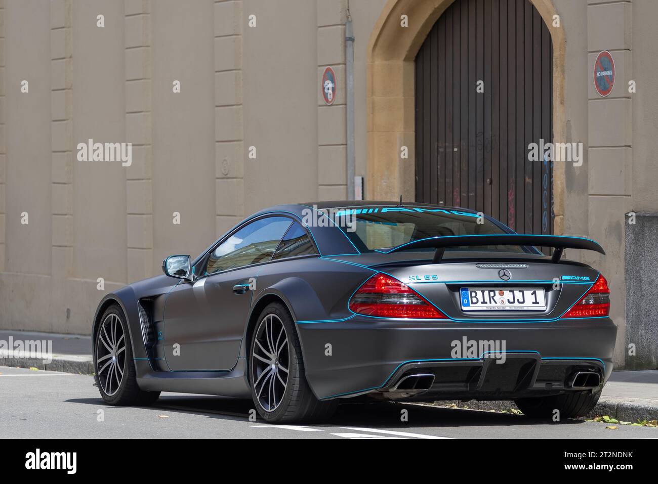 Noir mat Mercedes-Benz SL65 AMG Black Series garé dans la rue Banque D'Images