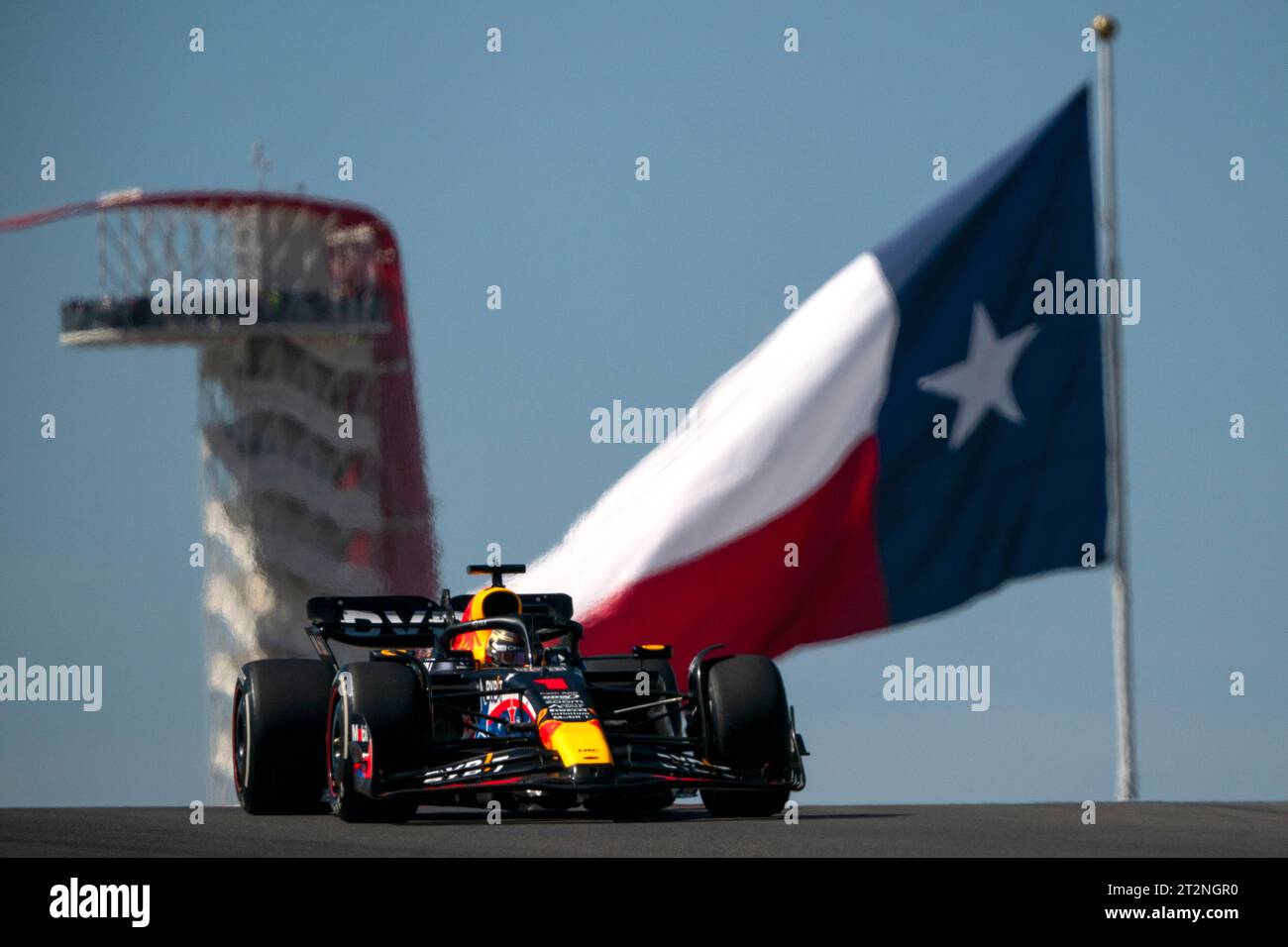 Austin, États-Unis. 20 octobre 2023. Le pilote néerlandais de Formule 1 Max Verstappen de Red Bull Racing en action lors de la première séance d'essais libres du Grand Prix de Formule 1 des États-Unis sur le circuit des Amériques à Austin, Texas, le vendredi 20 octobre 2023. Photo de Greg Nash/UPI crédit : UPI/Alamy Live News Banque D'Images