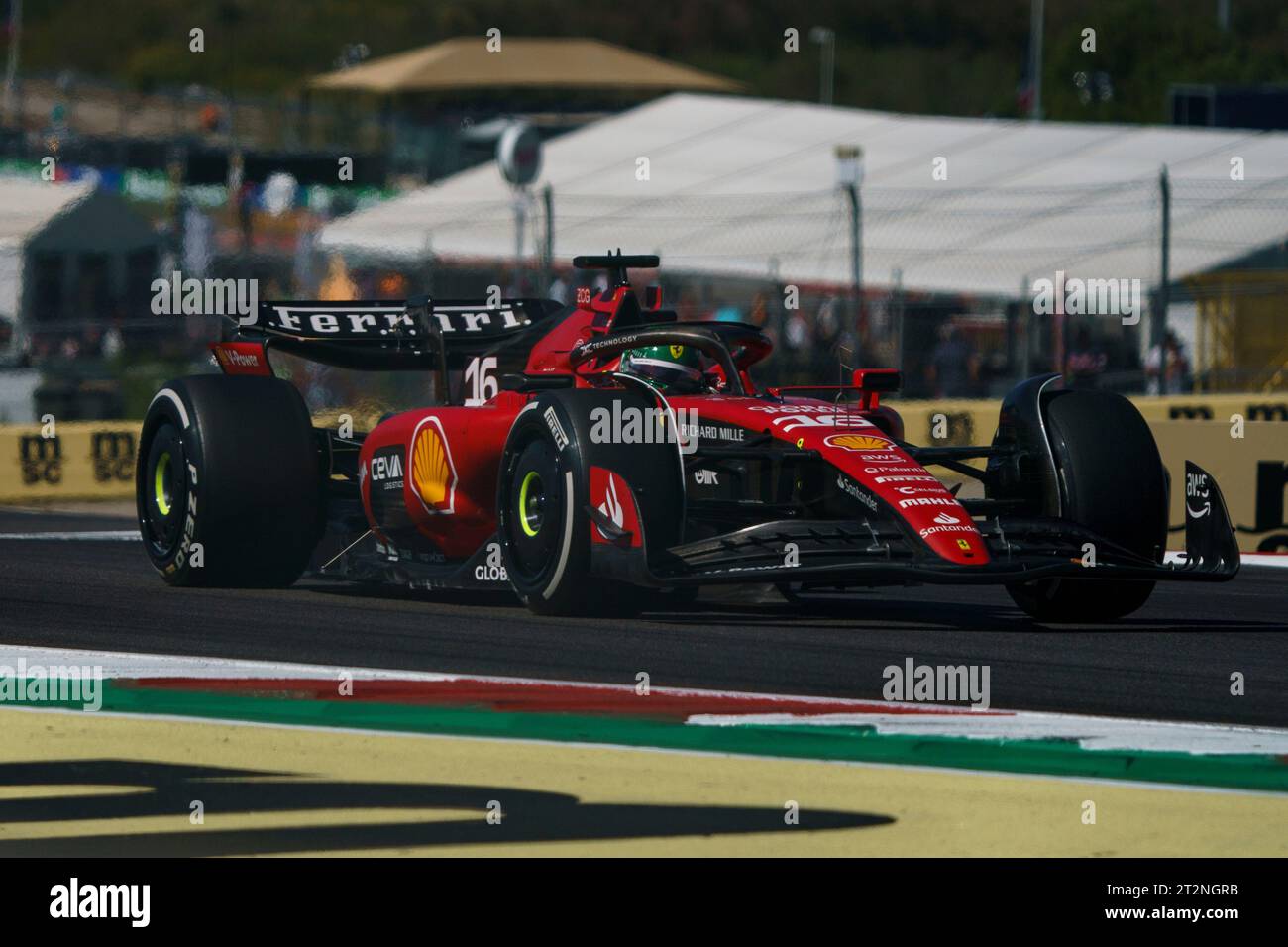 Austin, États-Unis. 20 octobre 2023. Charles Leclerc, pilote de Formule 1 de Monaco de la Scuderia Ferrari en action lors de la première séance d'essais libres du Grand Prix de Formule 1 des États-Unis sur le circuit des Amériques à Austin, Texas, le vendredi 20 octobre 2023. Photo de Greg Nash/UPI crédit : UPI/Alamy Live News Banque D'Images