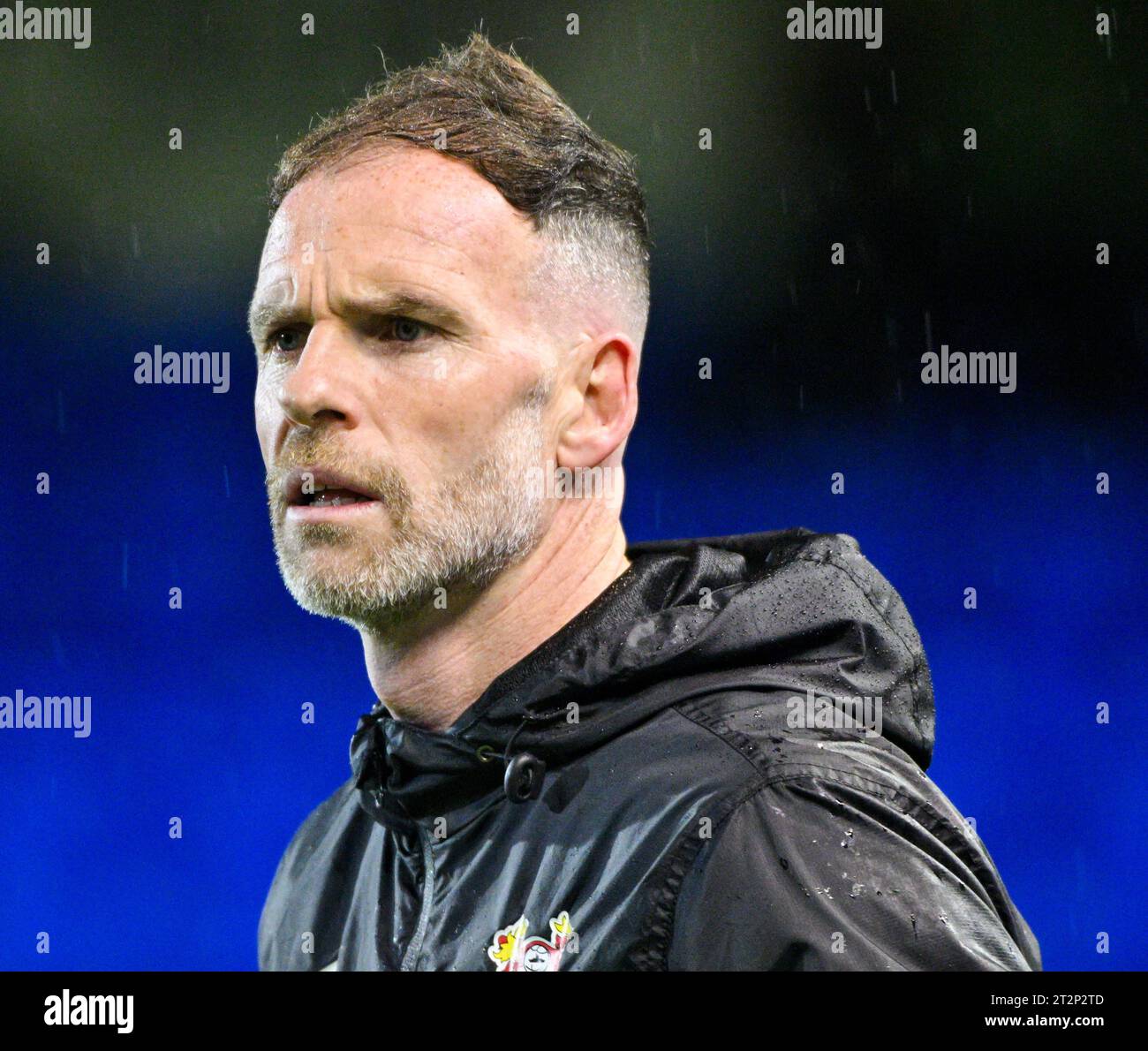 Birkenhead, Royaume-Uni. 20 octobre 2023. Joe Murphy 13# de Tranmere Rovers football Club se réchauffe avant le match, lors du match Sky Bet League 2 Tranmere Rovers vs Doncaster Rovers à Prenton Park, Birkenhead, Royaume-Uni, le 20 octobre 2023 (photo de Cody Froggatt/News Images) à Birkenhead, Royaume-Uni le 10/20/2023. (Photo de Cody Froggatt/News Images/Sipa USA) crédit : SIPA USA/Alamy Live News Banque D'Images