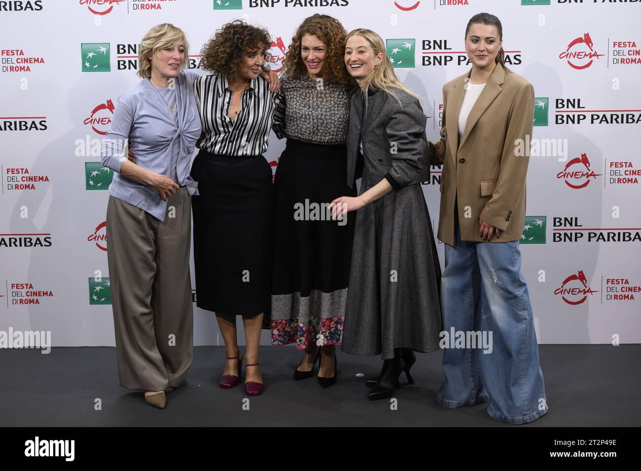 Valeria Bruni Tedeschi, Valeria Golino, Ginevra Elkann, Alba Rohrwacher et Sofia Panizzi assistent à un Photocall pour le film « te lo avevo detto » Banque D'Images