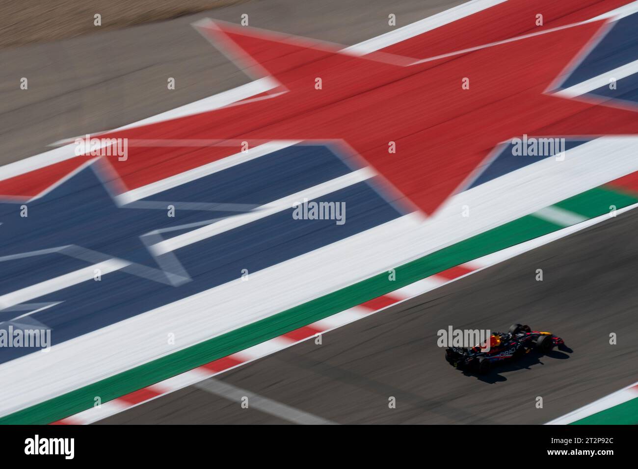 Austin, États-Unis. 20 octobre 2023. Le pilote néerlandais de Formule 1 Max Verstappen de Red Bull Racing participe aux qualifications pour le Grand Prix de Formule 1 des États-Unis sur le circuit des Amériques à Austin, Texas, le vendredi 20 octobre 2023. Photo de Greg Nash/UPI crédit : UPI/Alamy Live News Banque D'Images
