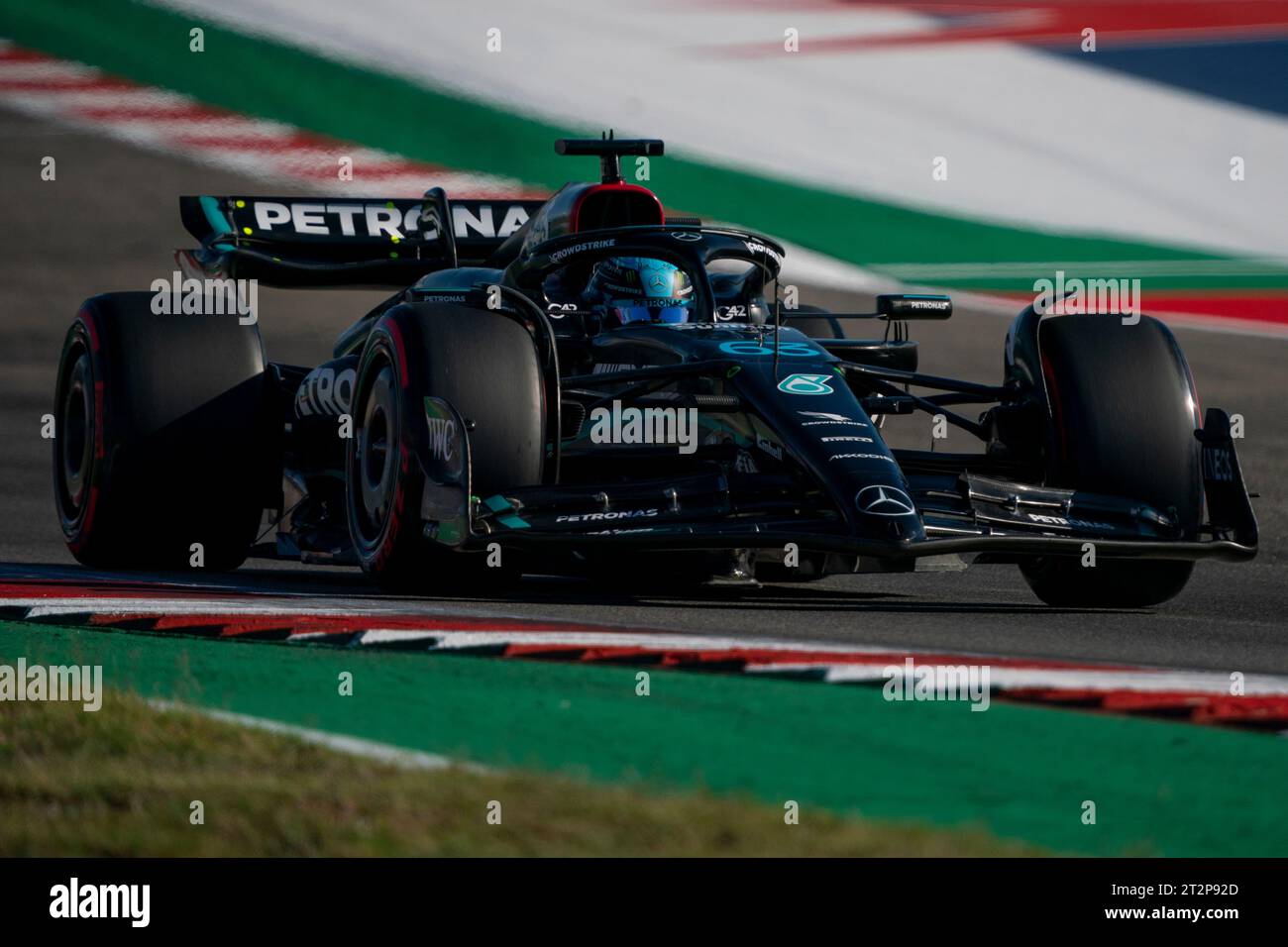 Austin, États-Unis. 20 octobre 2023. Le pilote britannique de Formule 1 George Russell de Mercedes-AMG Petronas participe aux qualifications pour le Grand Prix de Formule 1 des États-Unis sur le circuit des Amériques à Austin, Texas, le vendredi 20 octobre 2023. Photo de Greg Nash/UPI crédit : UPI/Alamy Live News Banque D'Images