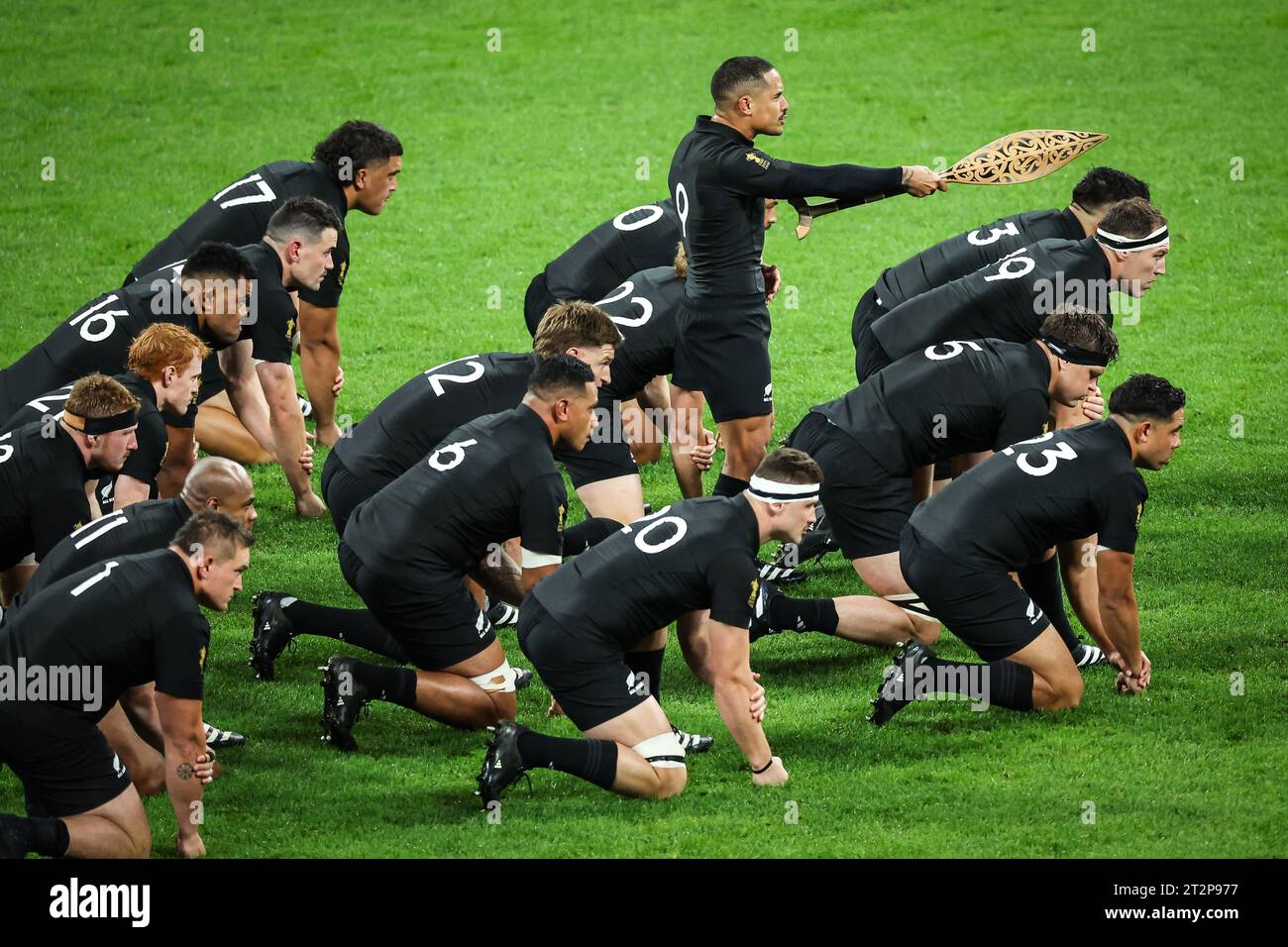 Les joueurs néo-zélandais jouent le Haka lors de la coupe du monde 2023, match de demi-finale de rugby à XV entre l'Argentine et la Nouvelle-Zélande le 20 octobre 2023 au Stade de France à Saint-Denis près de Paris Banque D'Images