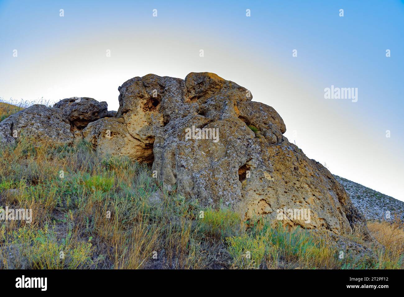 Rocher de pierre préhistorique dans le parc naturel de Donskoy, région de Volgograd, Russie. Banque D'Images