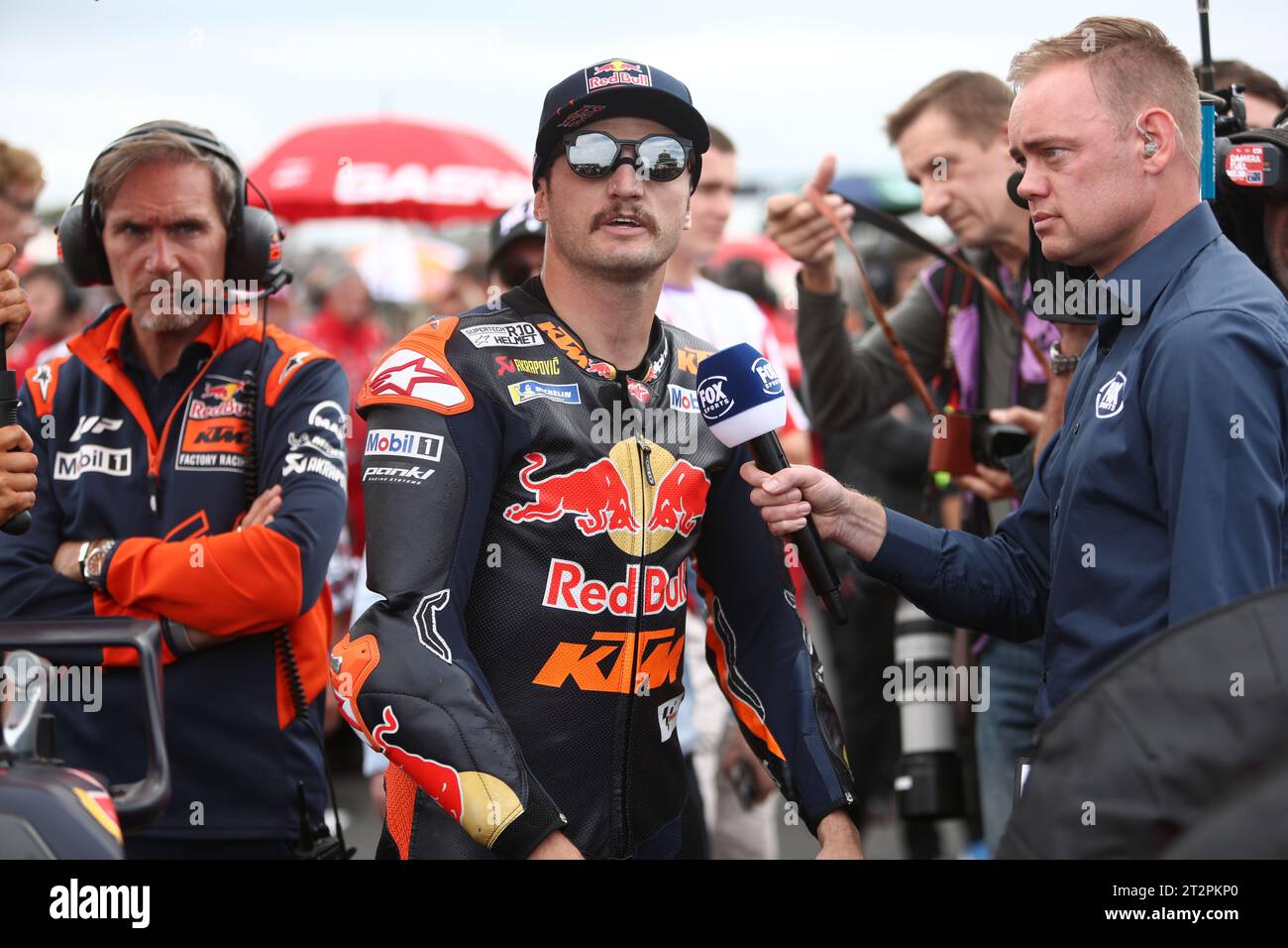 PHILLIP ISLAND, Australie. 21 octobre 2023. 2023 Guru par Gryfyn Australian Motorcycle Grand Prix - Jack Miller (Aust) en course pour Red Bull KTM Factory Racing marche sur la grille avant le Gp moto australien au Phillip Island Grand Prix circuit le 21 octobre 2023 à Phillip Island, Australie-crédit image : brett keating/Alamy Live News Banque D'Images