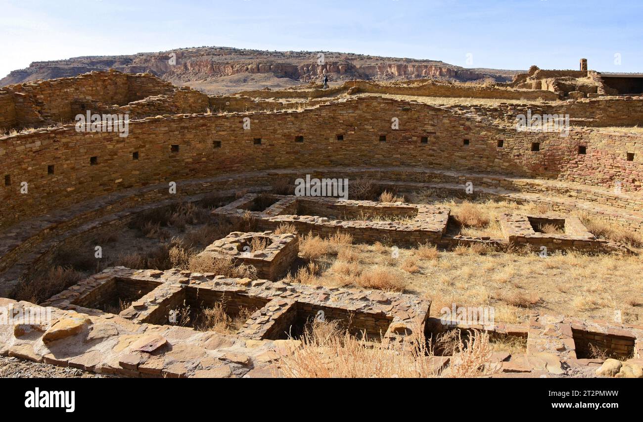 les anciennes ruines amérindiennes de pueblo bonito dans le parc historique national de culture chaco par une journée ensoleillée d'hiver près de farnmington, nouveau mexique Banque D'Images