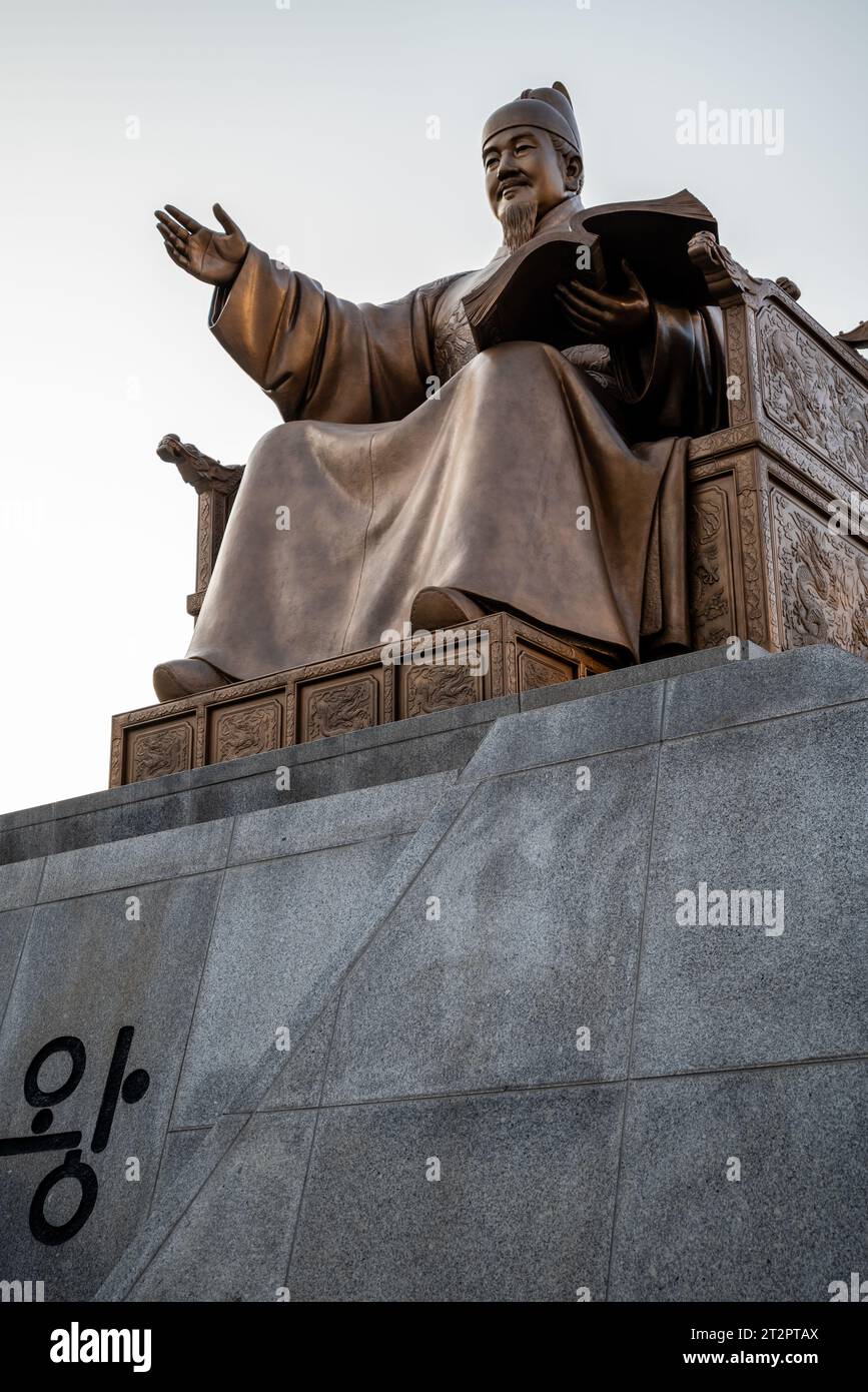 Le Roi Sejong le Grand monument sur la place Gwanghwamun dans le centre de Séoul, Corée du Sud, le 27 juin 2023 Banque D'Images