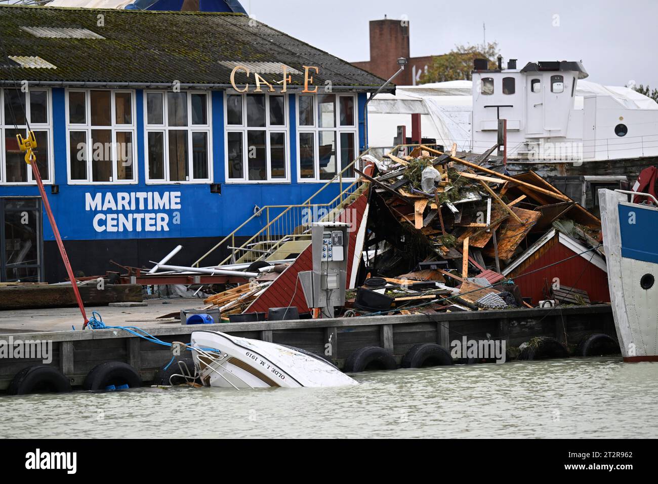 Destructions et inondations après le temps violent à Roedvig sur Stevns, samedi 21 octobre 2023. Roedvig est situé sur Stevns. (Photo : Nils Meilvang/Scanpix 2023) Banque D'Images