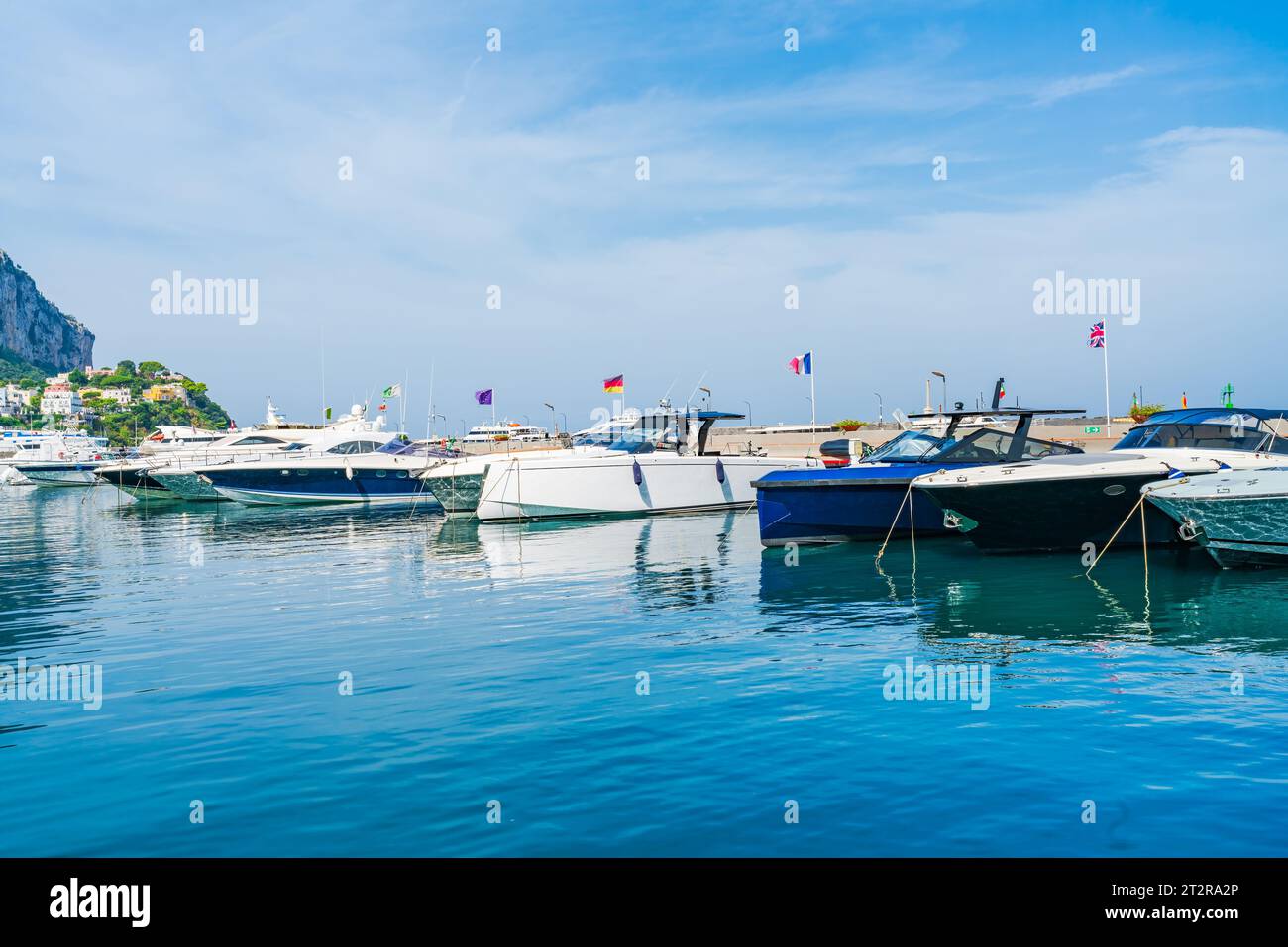 Bateaux et yachts à Marina Grande sur l'île de Capri, Italie Banque D'Images