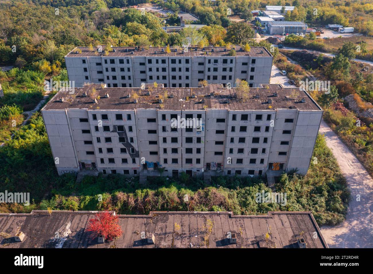 Szentkiralyszabadja, Hongrie - vue aérienne sur un quartier résidentiel abandonné, ressemble à une ville fantôme apocalyptique. Banque D'Images