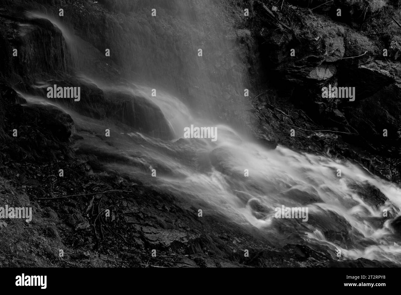 La cascade de Giessbach sur le flanc de la montagne en longue exposition à Brienz, Oberland bernois, canton de Berne, Suisse Banque D'Images