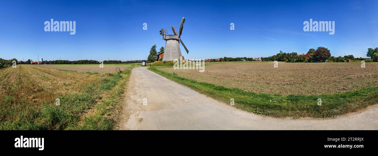 Windmill Bierde fait partie de la Westphalian Mill Road à Petershagen, district de Minden-Luebbecke, Rhénanie du Nord-Westphalie, Allemagne Banque D'Images