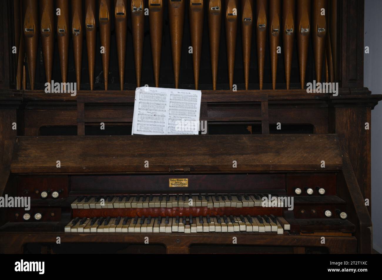 L'orgue à pompe Estey dans l'église catholique romaine Rodney Sacred Heart. Banque D'Images