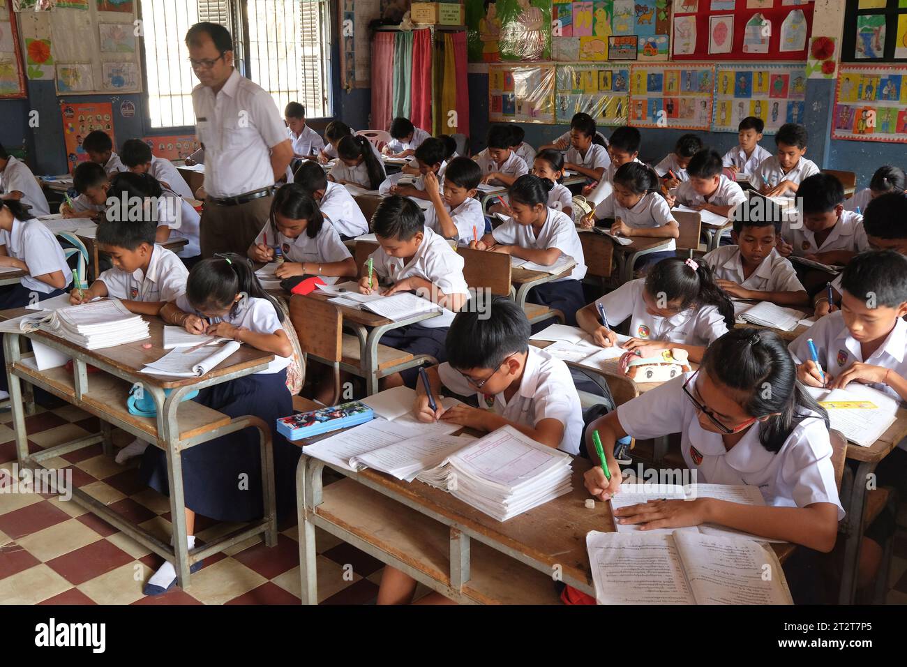 Étudiants cambodgiens dans la salle de classe, Siem Rep, Cambodge Banque D'Images