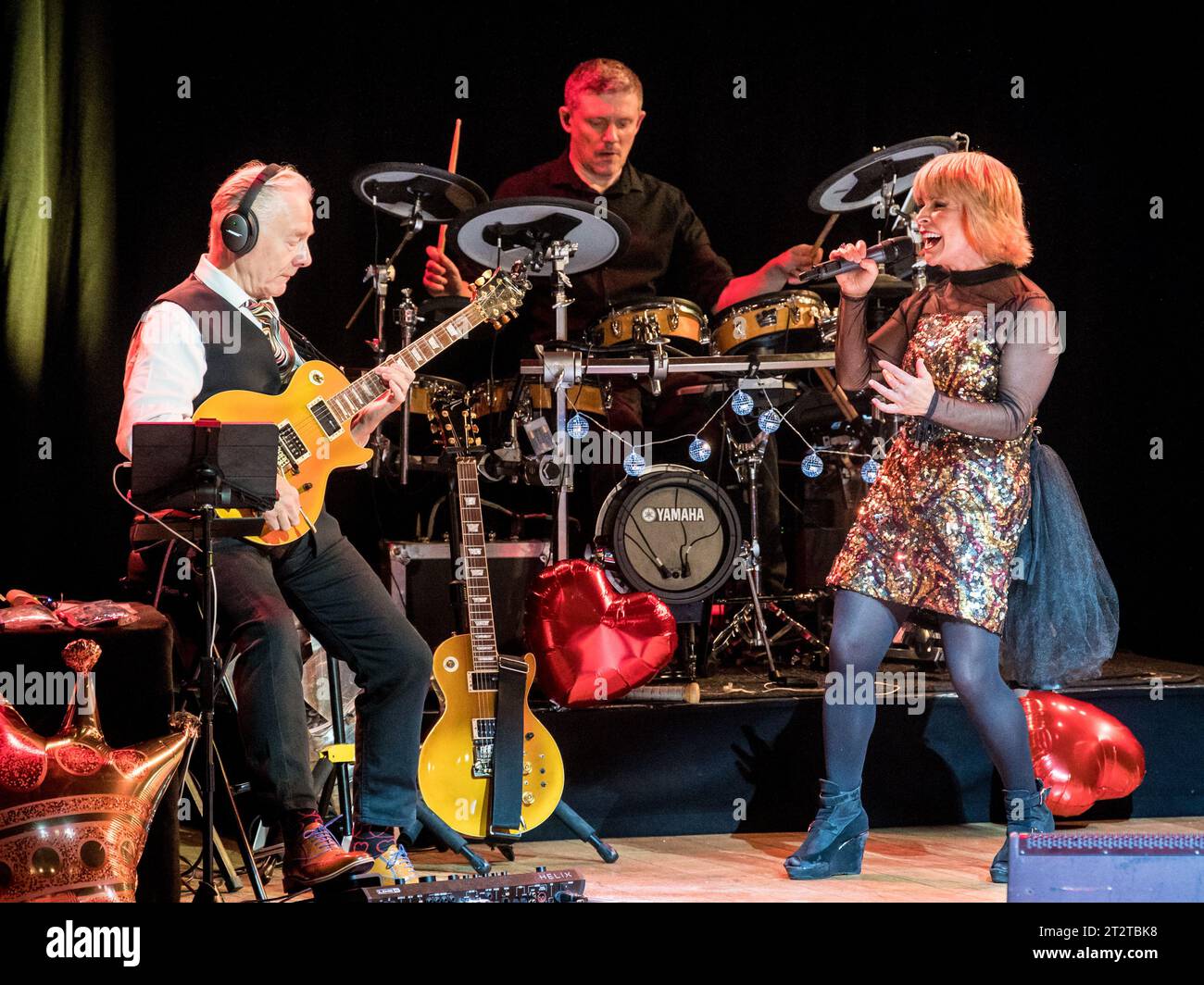 Toyah Willcox au chant, Robert Fripp à la guitare, Dave Keech à la batterie Banque D'Images