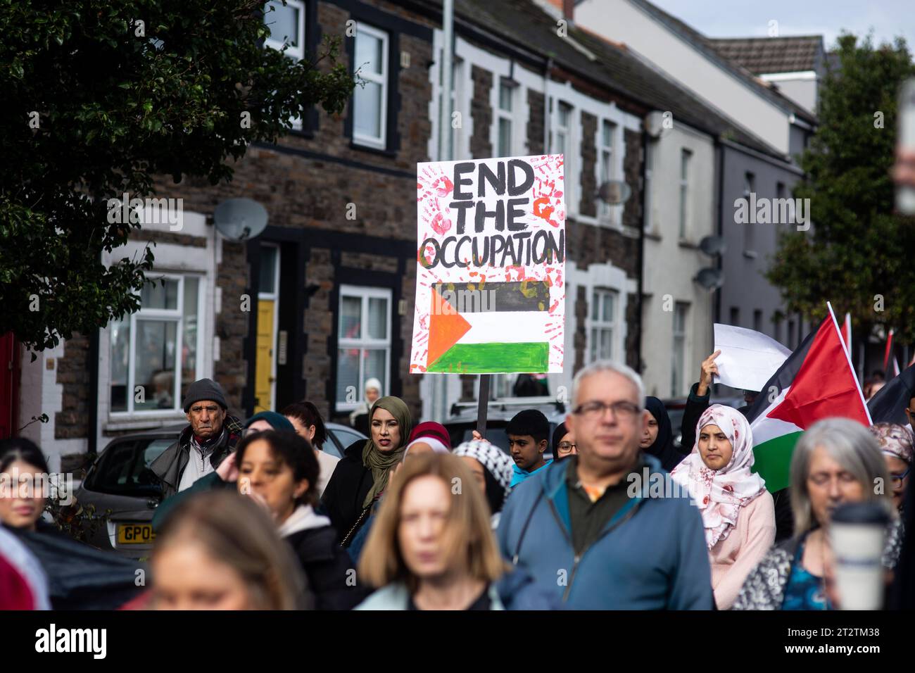 CARDIFF, PAYS DE GALLES. 21 octobre 2023. Les manifestants défilent de l'hôtel de ville de Cardiff au Senedd en solidarité avec Gaza et la Palestine en raison du soutien récent du gouvernement britannique à Israël. Banque D'Images